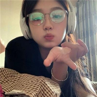 这名男子，捡到了人鱼。