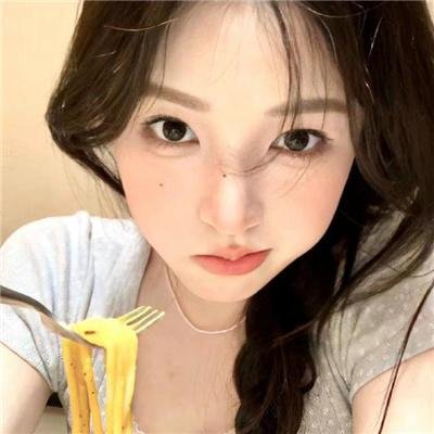 女孩的钓鱼慢活